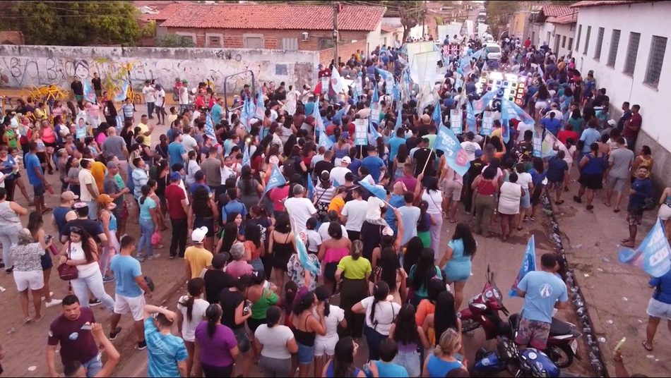 Enzo Samuel realiza grande caminhada ao lado de Fábio Novo