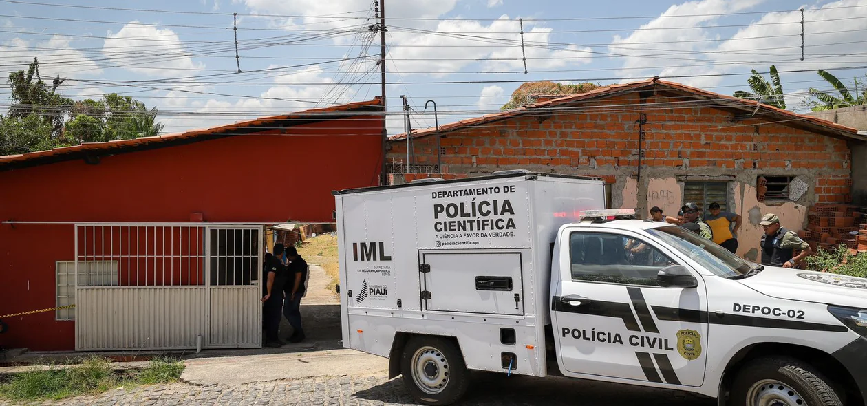 Equipe do IML foi acionada para fazer a remoção do corpo