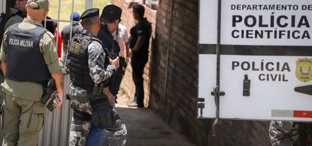 Equipes da PM também estiveram no local do crime