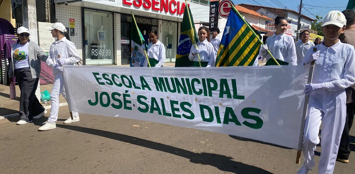 Escolas municipais se apresentaram