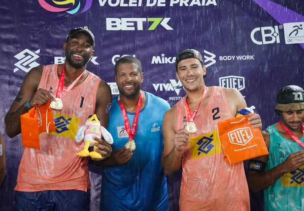 Evandro e Arthur levam o ouro na 7ª etapa do Circuito Nacional de Vôlei de Praia