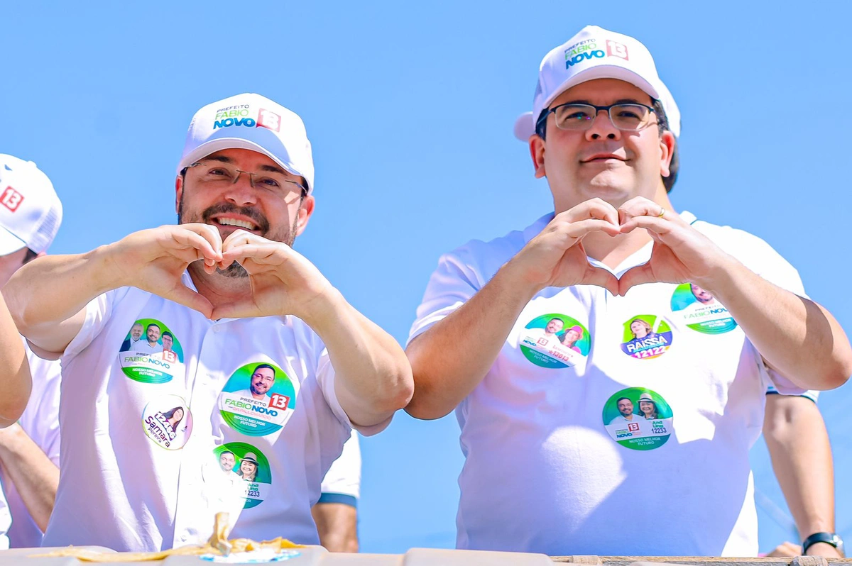 Fábio Novo, candidato a prefeito de Teresina, ao lado do governador Rafael Fonteles, durante carreata nesse domingo (22)