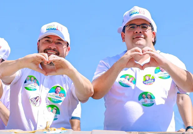 Fábio Novo, candidato a prefeito de Teresina, ao lado do governador Rafael Fonteles, durante carreata nesse domingo (22)