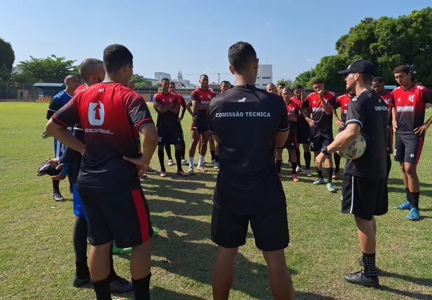 Flamengo-PI encerra preparação para jogo contra o Piauí