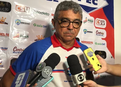 Flávio Araújo, técnico do Piauí