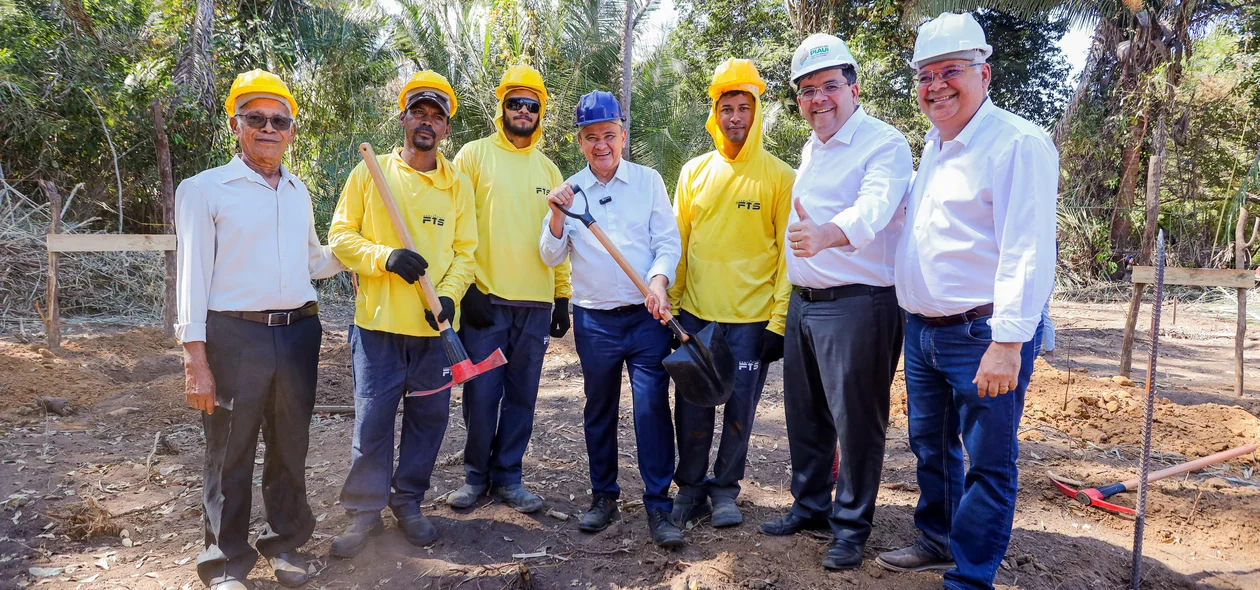 Governador Rafael Fonteles e o ministro Wellington Dias nas obras do Residencial Diuza Gonçalves