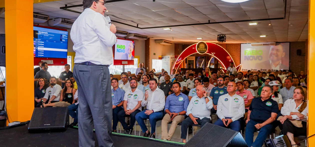 Governador Rafael Fonteles fala aos presentes em Teresina