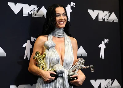 Katy Perry se apresenta no palco durante o MTV Video Music Awards de 2024 na UBS Arena em 11 de setembro de 2024 em Elmont, Nova York