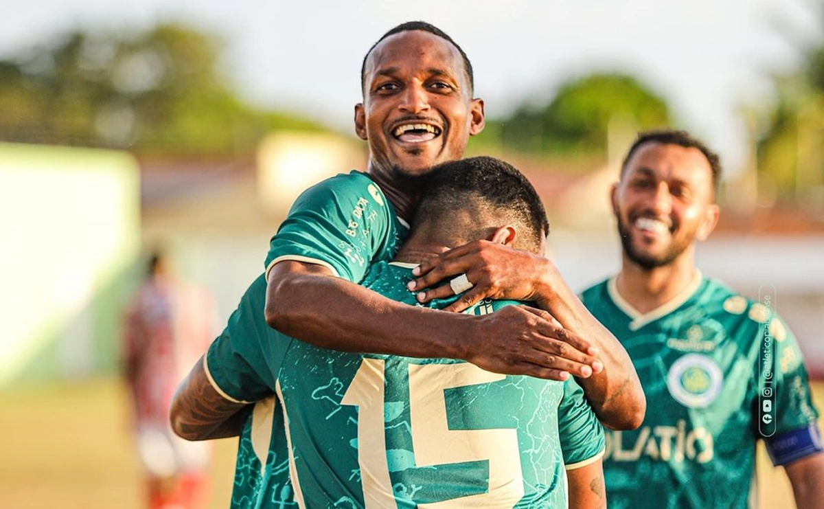 Luís Fernando marcou os dois gols da partida