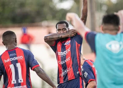 Luizão marcou o segundo gol do Piauí