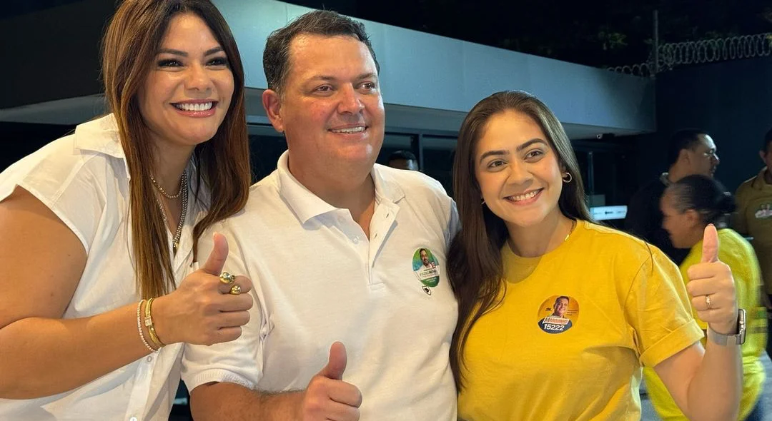 Marquinho Maia e a esposa Andrea Oliveira receberam apoiadores em reunião