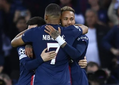 Messi, Neymar e Mbappé dão show e PSG goleia