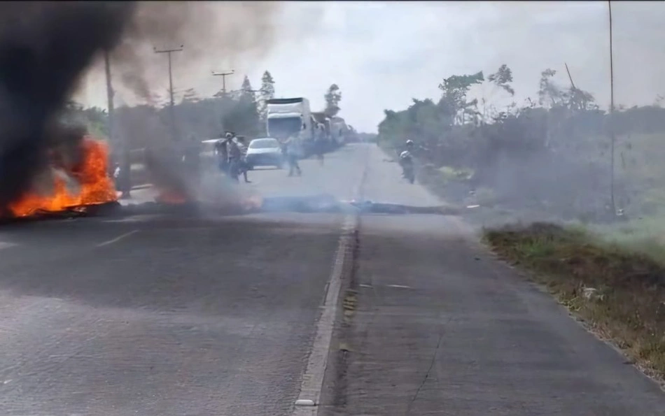 moradores protestam após o atropelamento.