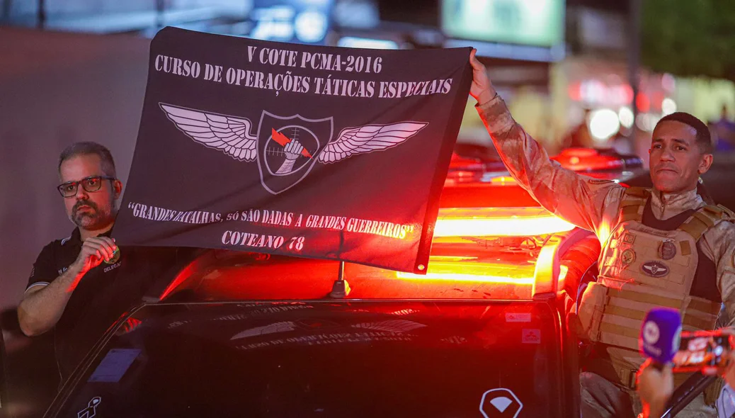 Policiais homenageiam amigo Marcelo Soares