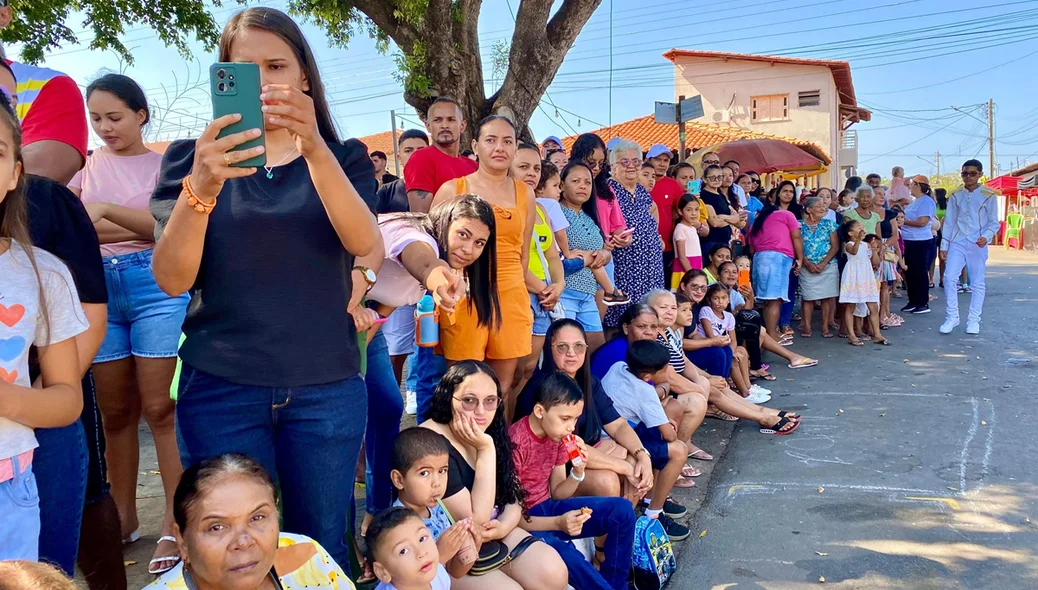 População prestigiando o evento