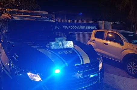 PRF apreende cocaína dentro de carro em Redenção do Gurguéia