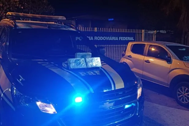 PRF apreende cocaína dentro de carro em Redenção do Gurguéia