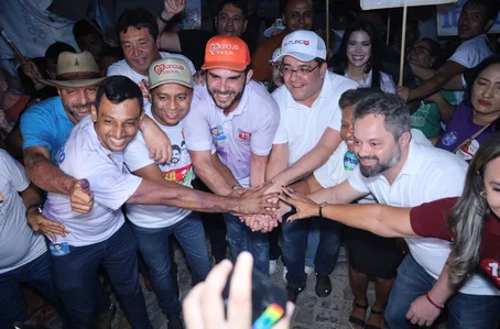 Rafael Fonteles em evento de campanha em Floriano