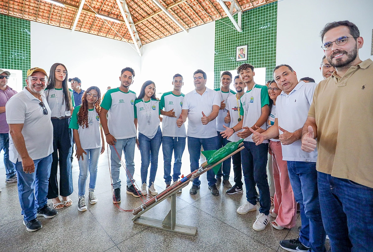 Rafael Fonteles inaugura escola em Alvorada do Gurgueia