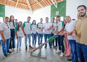 Rafael Fonteles inaugura escola em Alvorada do Gurgueia