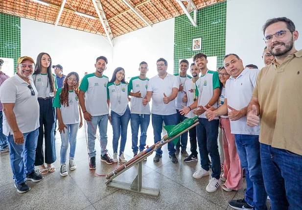 Rafael Fonteles inaugura escola em Alvorada do Gurgueia