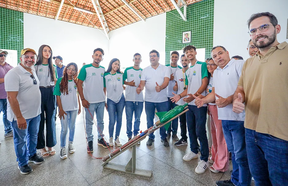 Rafael Fonteles inaugura escola em Alvorada do Gurgueia