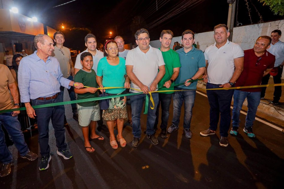 Rafael Fonteles inaugurou pavimentação asfáltica