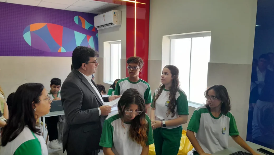 Rafael Fonteles visita o CETI Duque de Caxias em Teresina