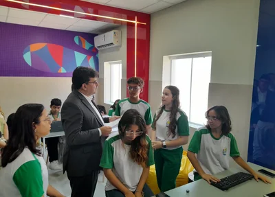 Rafael Fonteles visita o CETI Duque de Caxias em Teresina