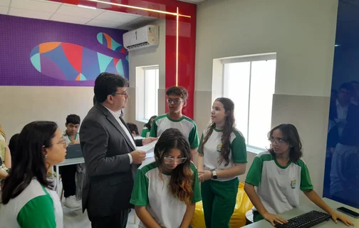 Rafael Fonteles visita o CETI Duque de Caxias em Teresina