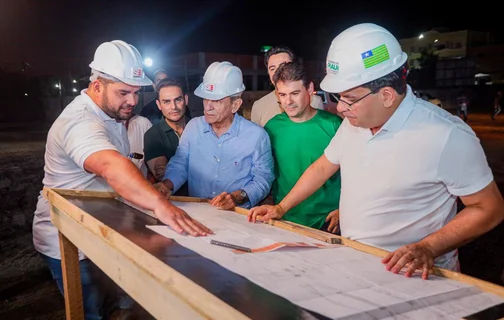 Rafael visita obras de ginásio poliesportivo e inaugura pavimentação de ruas em Picos