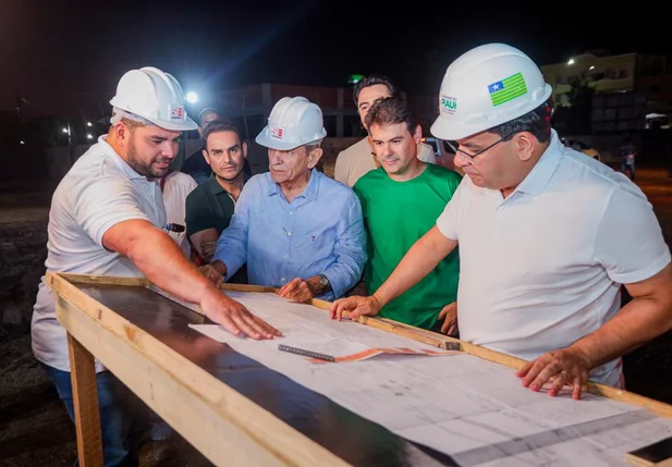 Rafael visita obras de ginásio poliesportivo e inaugura pavimentação de ruas em Picos