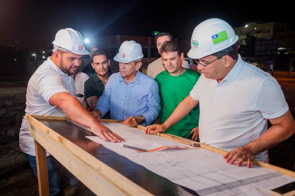 Rafael visita obras de ginásio poliesportivo e inaugura pavimentação de ruas em Picos