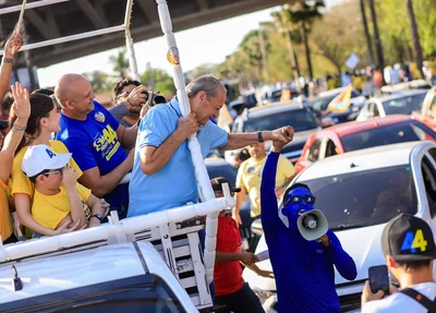 Sílvio Mendes durante carreata