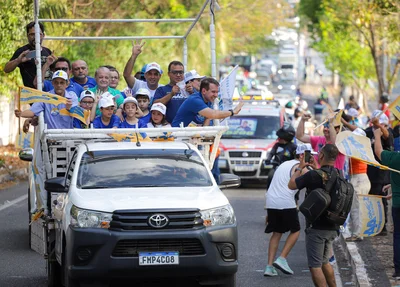 Sílvio Mendes em carreata na zona leste de Teresina