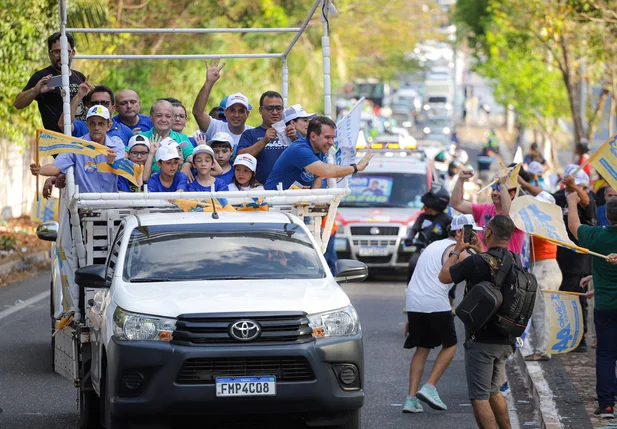 Sílvio Mendes em carreata na zona leste de Teresina