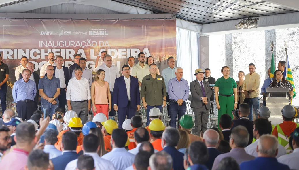 Solenidade de inauguração do rebaixamento da Avenida João XXIII em Teresina