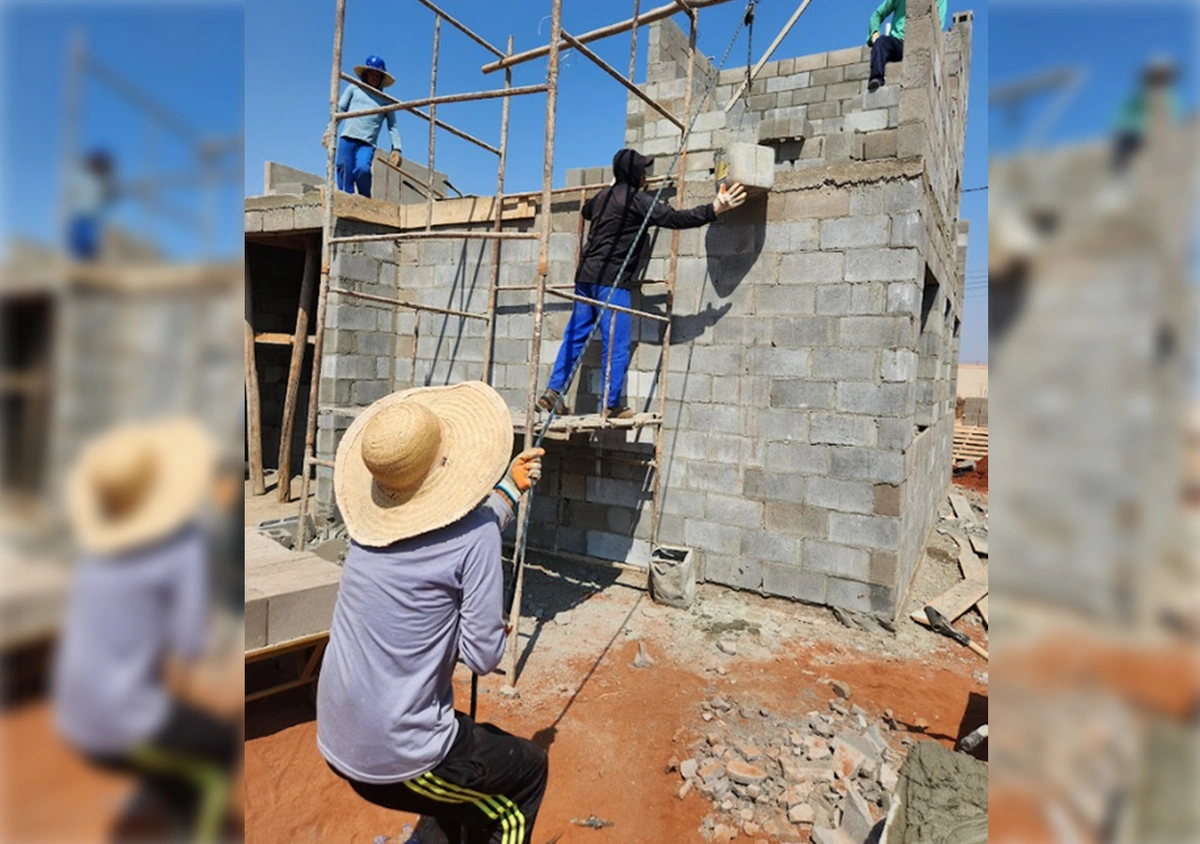 Trabalhadores eram mantidos em condição análoga à escravidão em um canteiro de obras no estado de Goiás