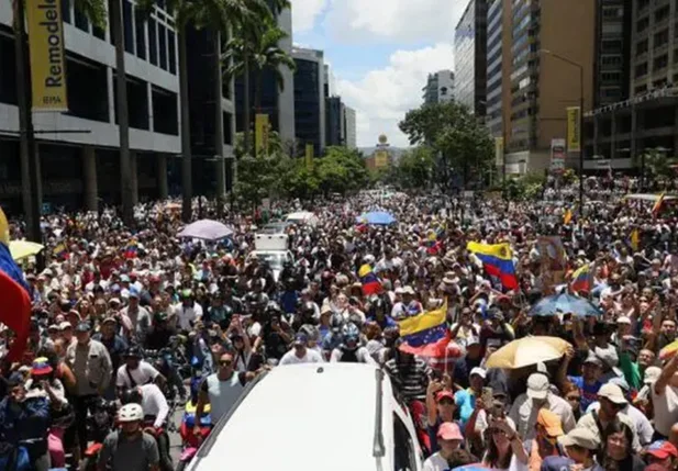 Venezuela liberta 40 adolescentes presos em protestos contra Maduro