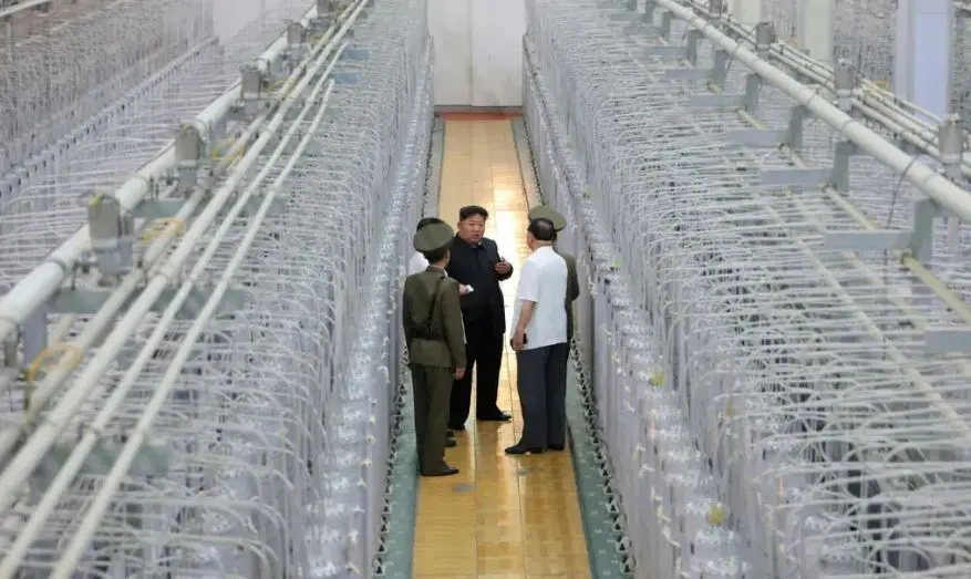 Visita do ditador comunista Kim Jong-un as instalações da fábrica de armas nucleares