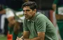 Abel Ferreira na beira do campo em jogo do Palmeiras