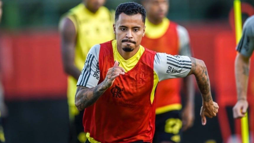 Allan em treino do Flamengo