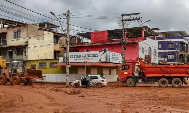 As chuvas que atingiram o estado de Minas Gerais causaram a morte de pelo menos oito pessoas