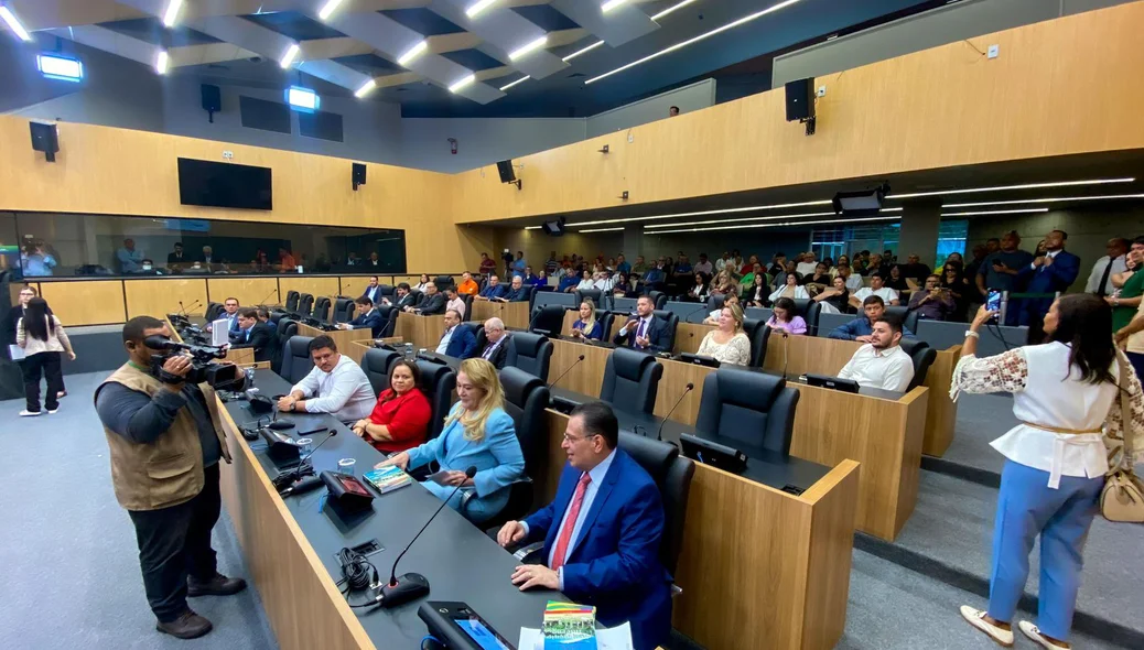 Assembleia Legislativa durante posse de Gessivaldo Isaías