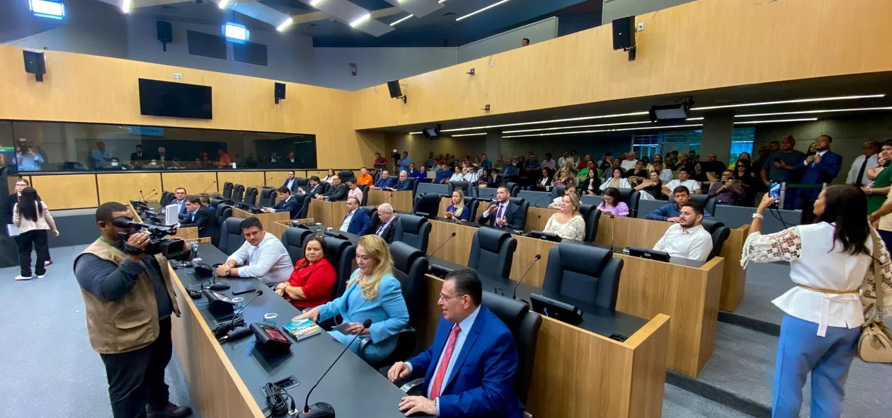 Assembleia Legislativa durante posse de Gessivaldo Isaías