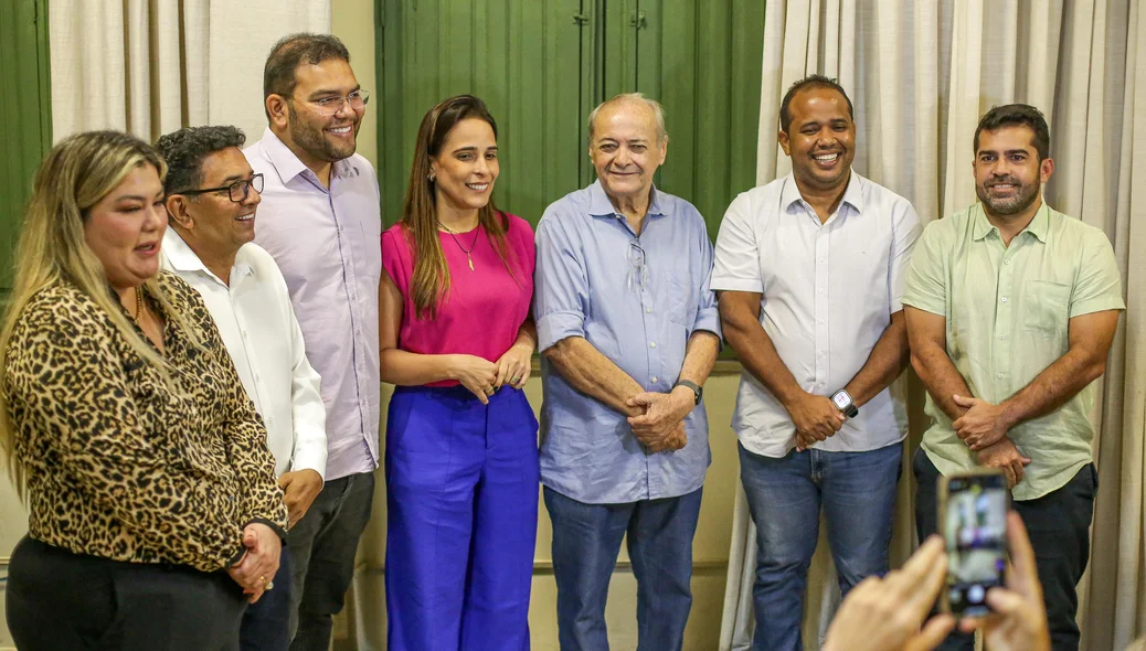 Autoridades no Palácio da Cidade