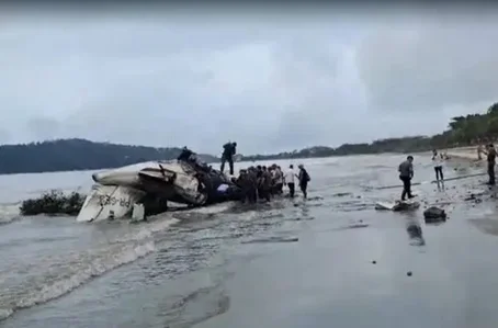 Avião explodiu na praia de Ubatuba