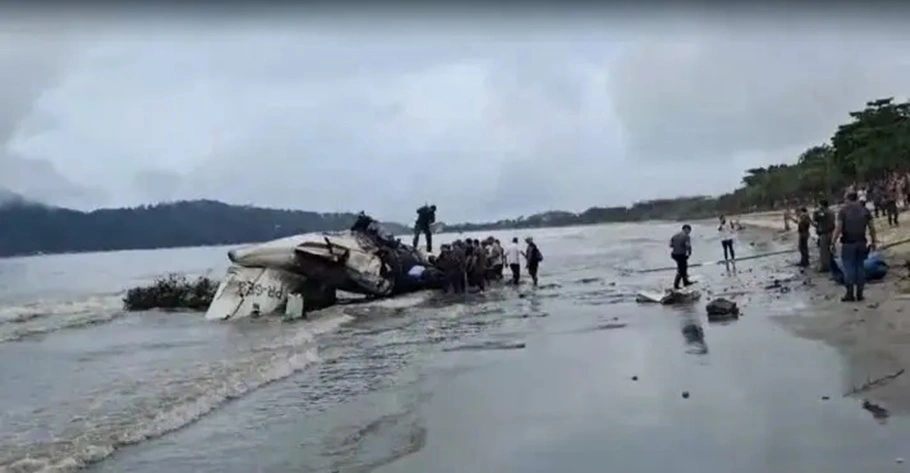 Avião explodiu na praia de Ubatuba