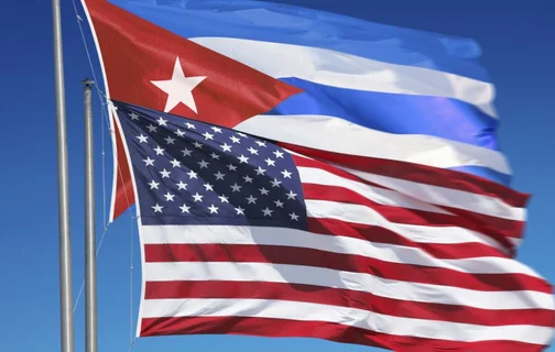 Bandeira dos EUA e Cuba juntas