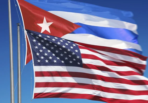 Bandeira dos EUA e Cuba juntas